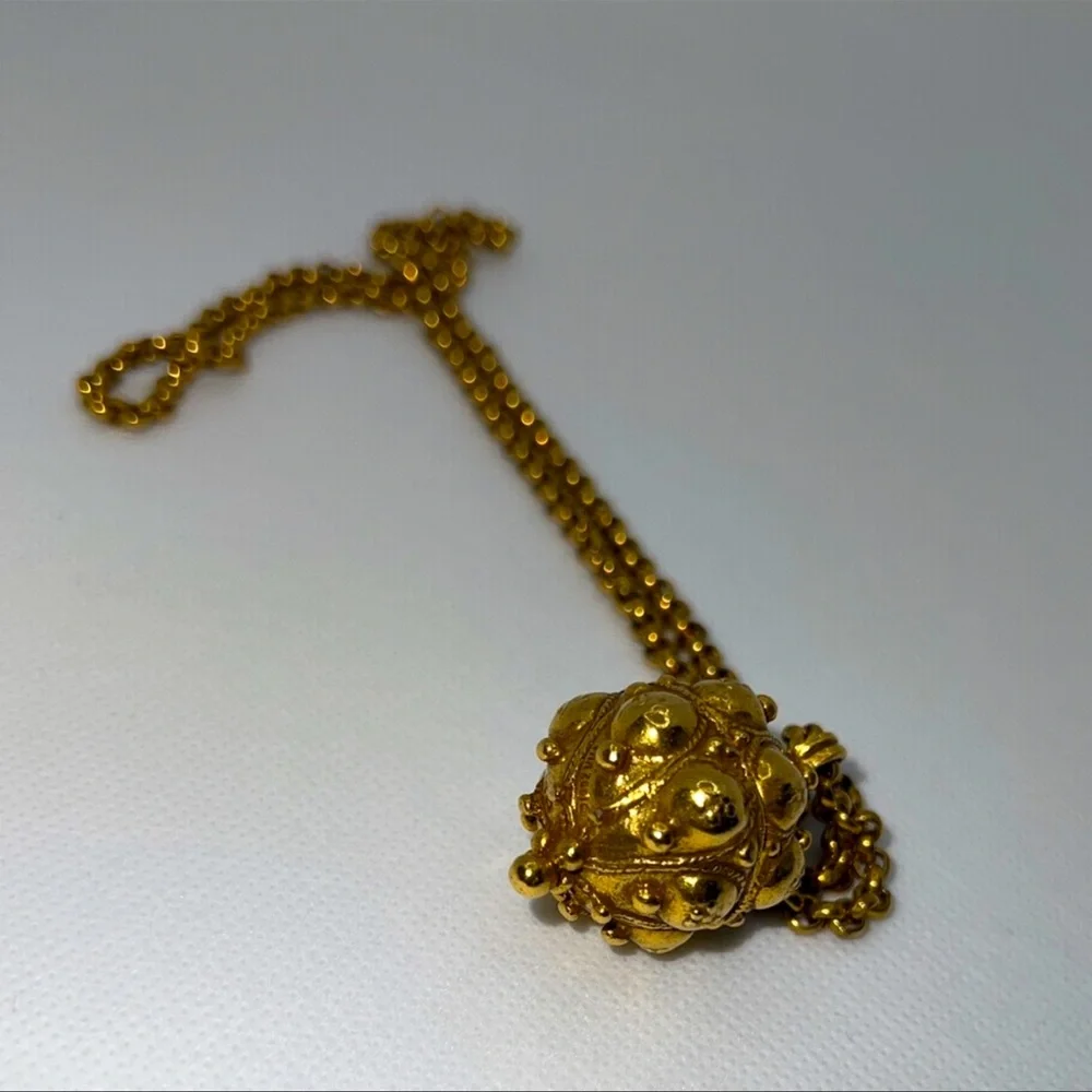 Metropolitan Museum of Art 22K Plated Necklace - Picture 5 of 6